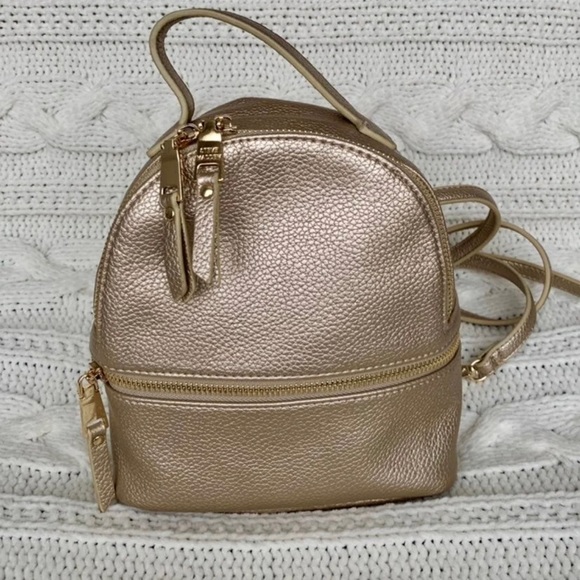 Steve Madden Handbags - Steve Madden Jacki
Convertible backpack